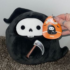 Otto 8” Squishmallow Non Flippable